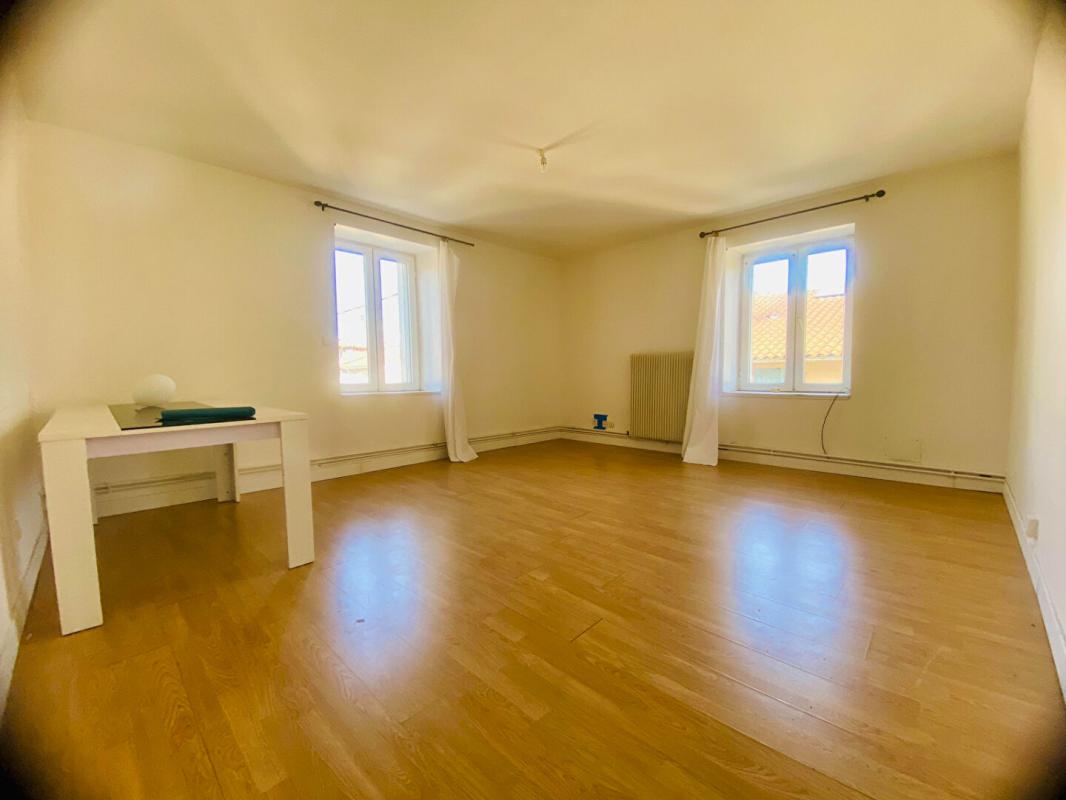 SAINT-AMOUR Maison / Immeuble  individuel 252 m2- 3 logements- Saint Amour 13