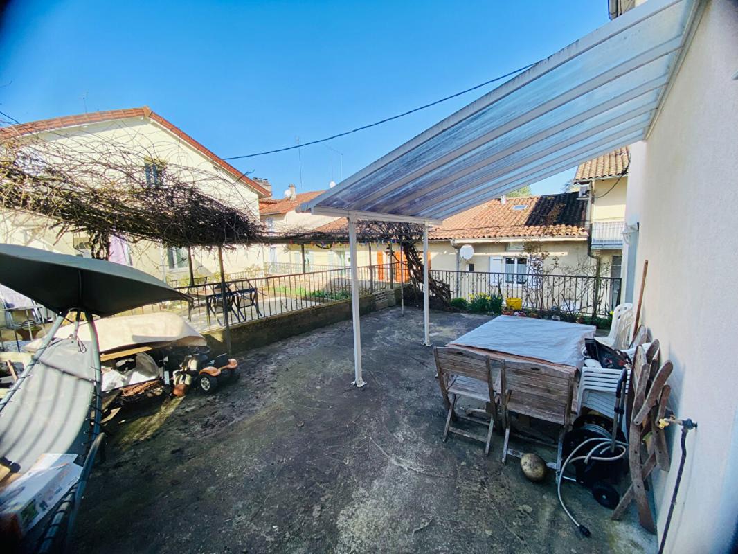 SAINT-AMOUR Maison / Immeuble  individuel 252 m2- 3 logements- Saint Amour 5