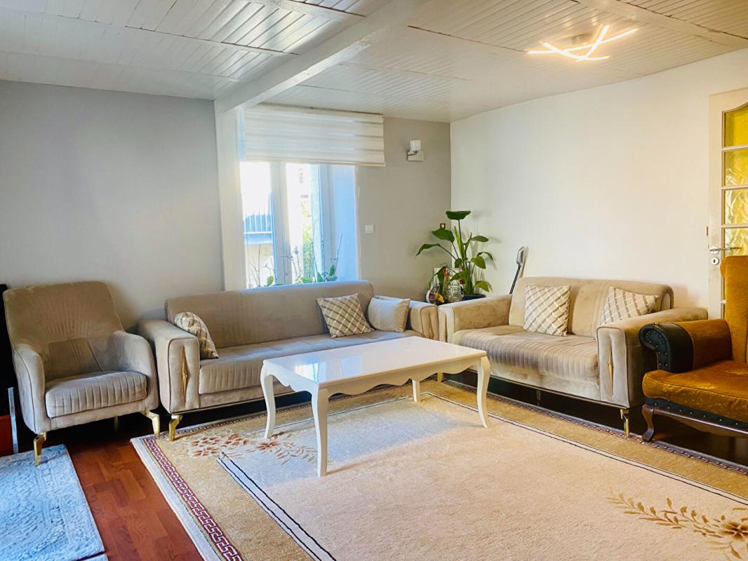 SAINT-AMOUR Maison / Immeuble  individuel 252 m2- 3 logements- Saint Amour 7