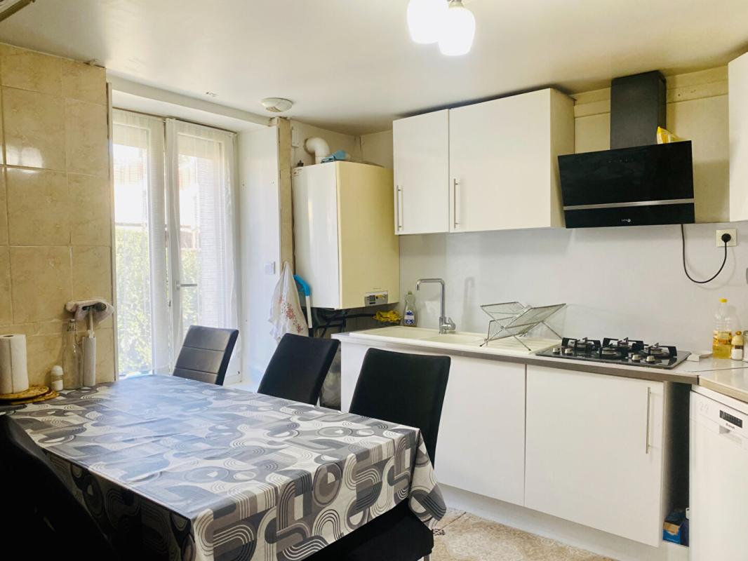 SAINT-AMOUR Maison / Immeuble  individuel 252 m2- 3 logements- Saint Amour 8