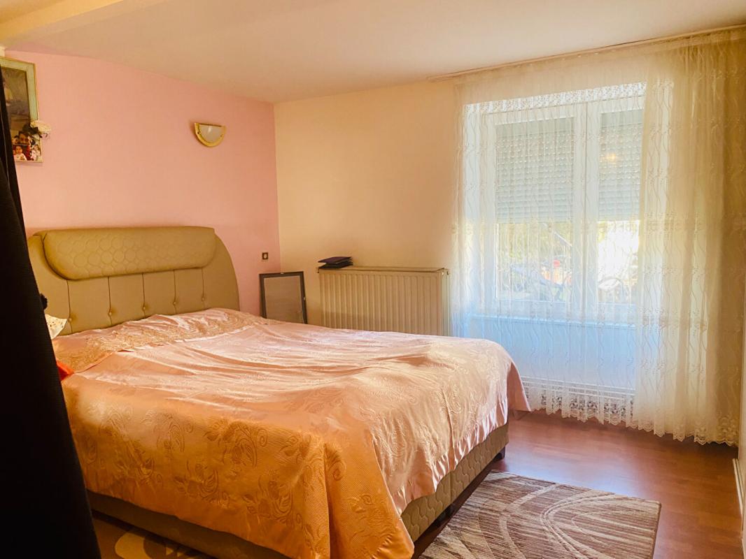 SAINT-AMOUR Maison / Immeuble  individuel 252 m2- 3 logements- Saint Amour 9