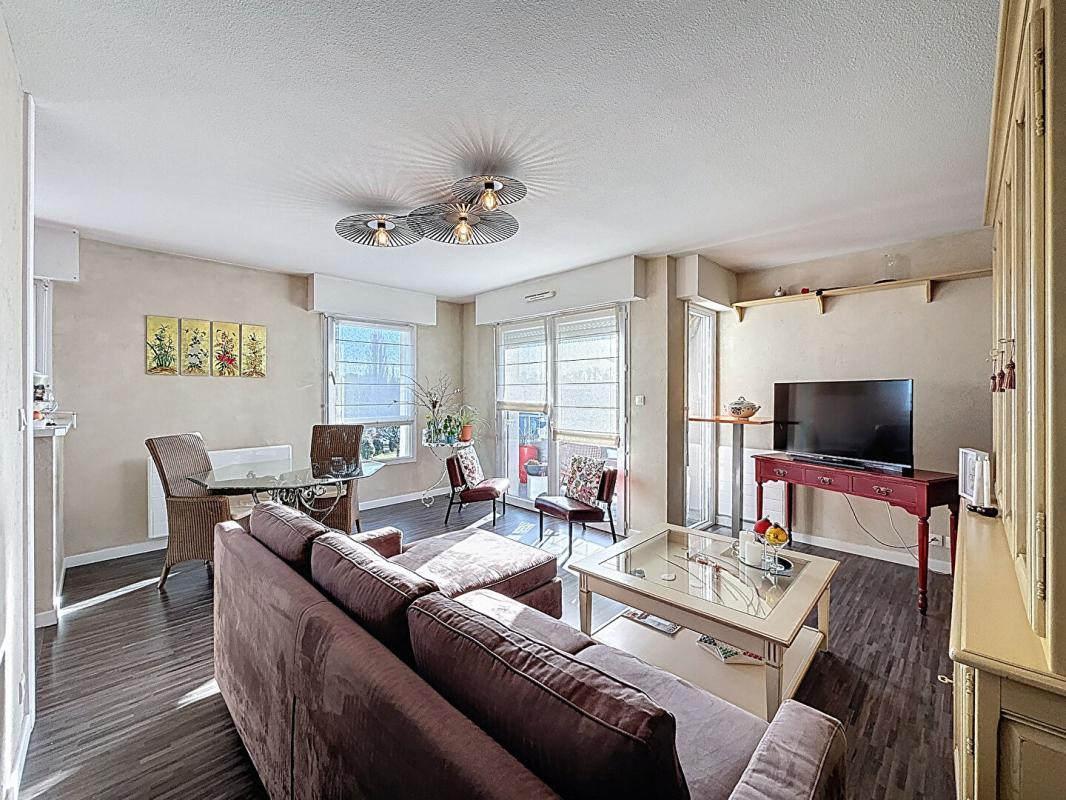 VANNES Appartement T4 de 81 m² avec 2 balcons et 2 parkings. Quartier GARE, Vannes 4