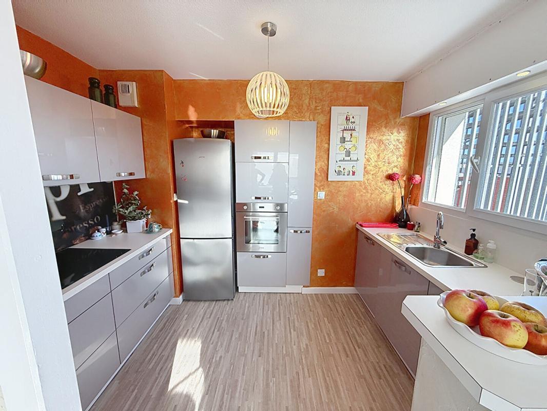 VANNES Appartement T4 de 81 m² avec 2 balcons et 2 parkings. Quartier GARE, Vannes 5