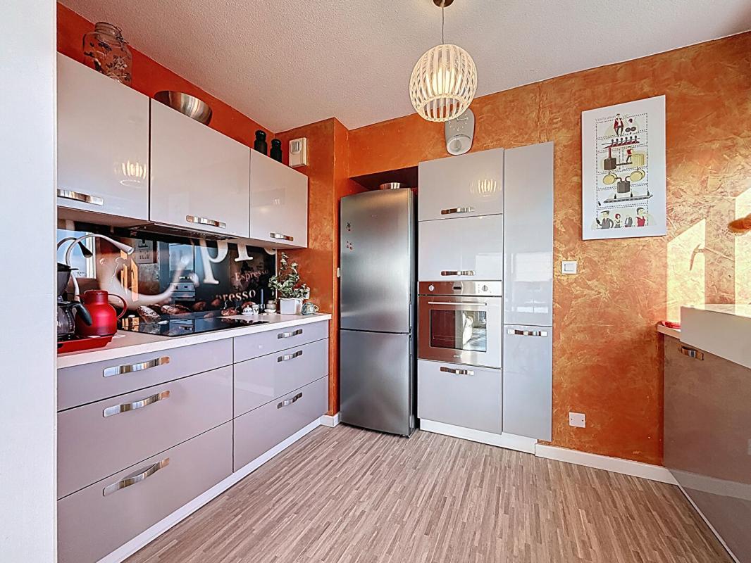 VANNES Appartement T4 de 81 m² avec 2 balcons et 2 parkings. Quartier GARE, Vannes 7