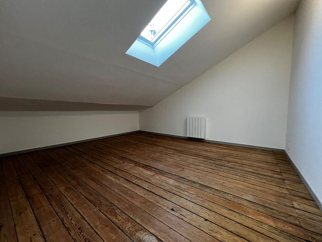 ANGOULEME Maison de ville  135 m² 9 pièces 17