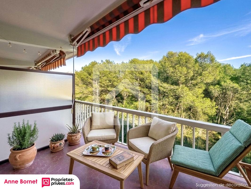 PEYMEINADE Studio 24 m2, terrasse, parc de 4 hectares, parkings 1