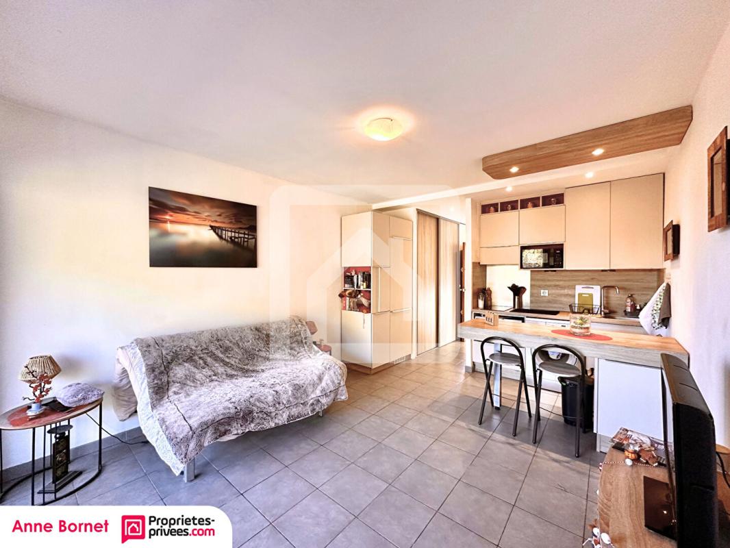 PEYMEINADE Studio 24 m2, terrasse, parc de 4 hectares, parkings 3