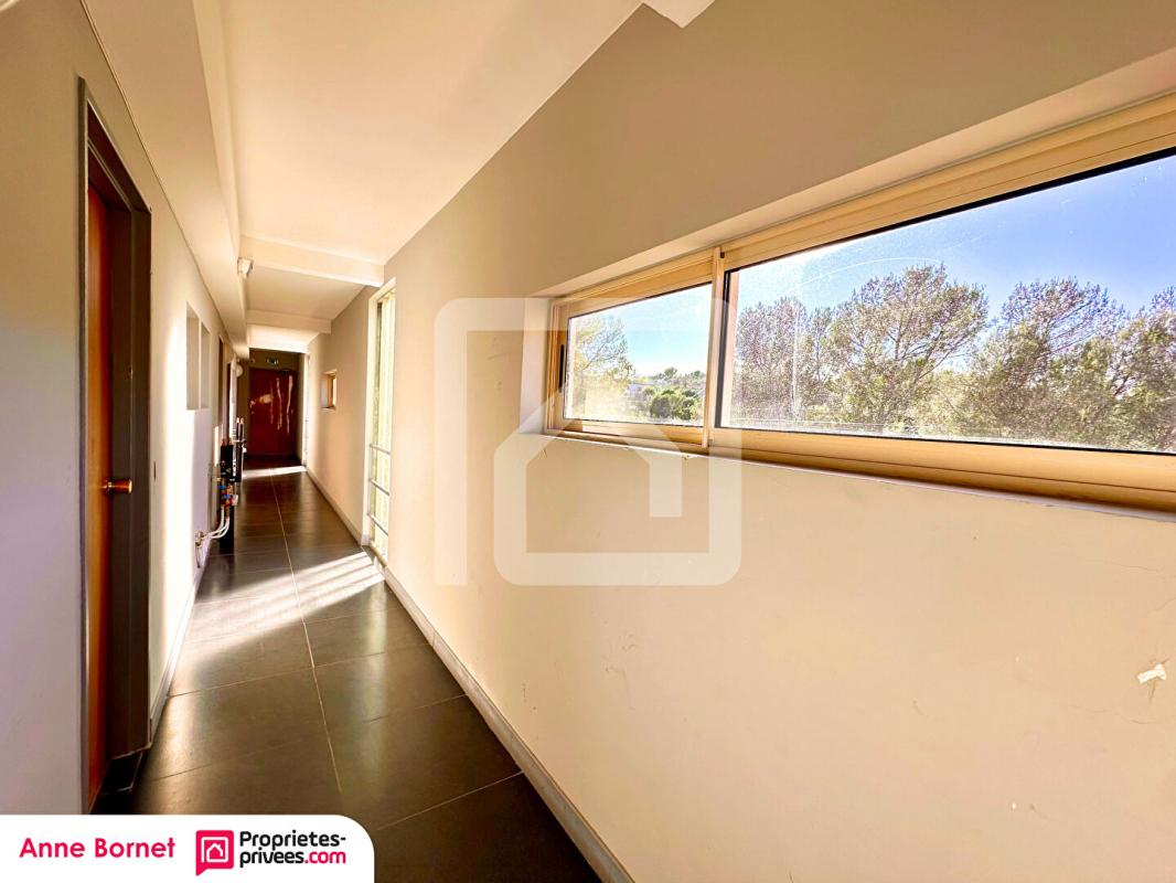 PEYMEINADE Studio 24 m2, terrasse, parc de 4 hectares, parkings 9