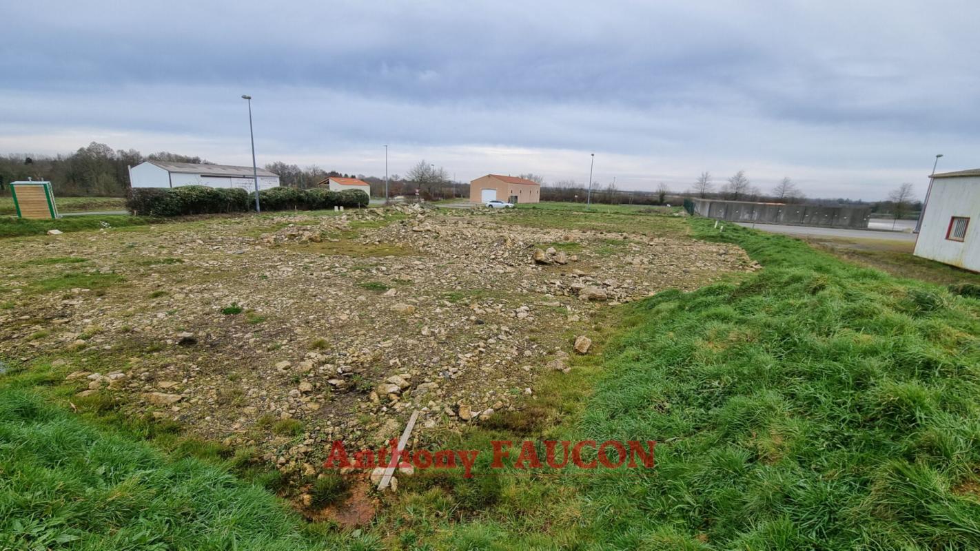 CHATEAU-GUIBERT Terrain en zone artisanal Chateau Guibert 2176 m2 2