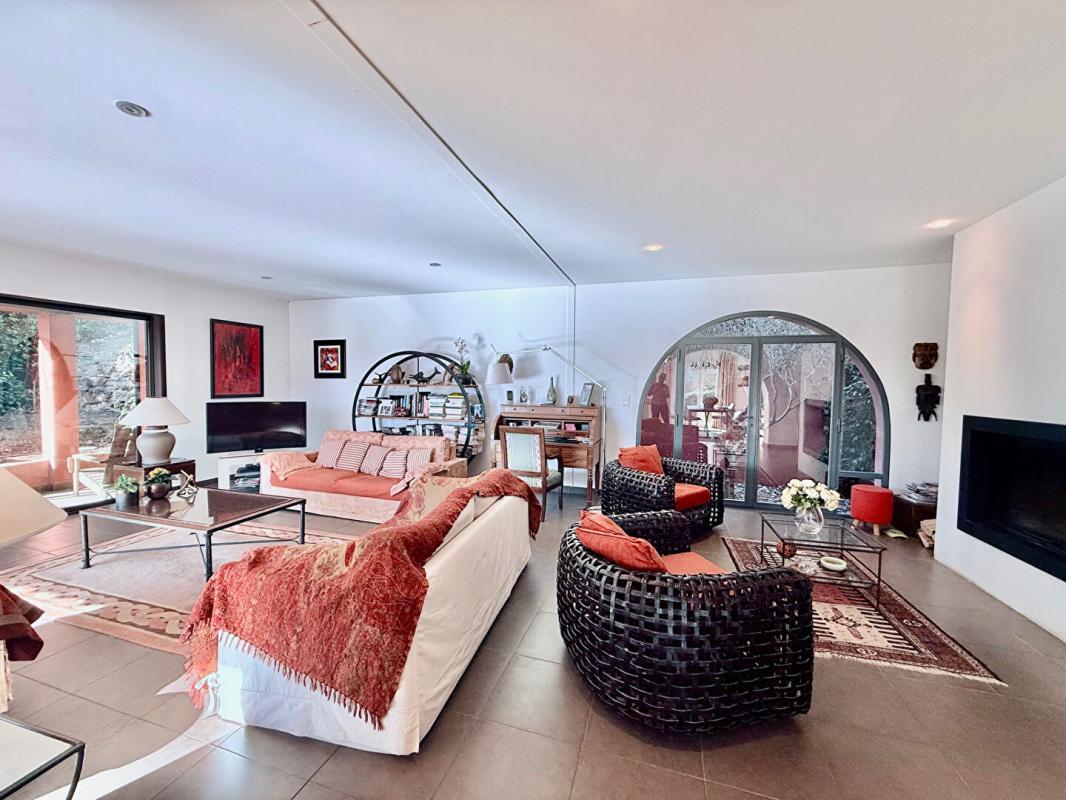 LA SEYNE-SUR-MER Villa d'architecte T6 de 180 m2 sur 1100 m² avec piscine et garage 4