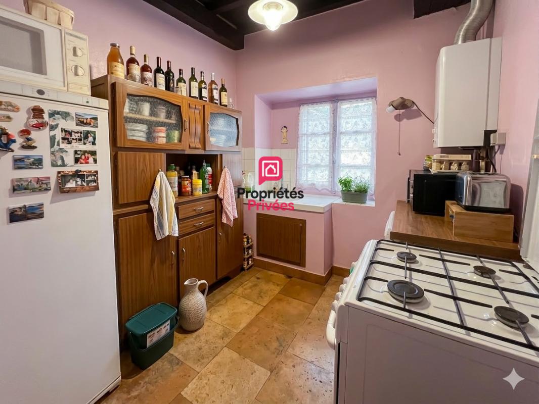 AUROS Propriété à rénover avec dépendances sur 10 hectares 6