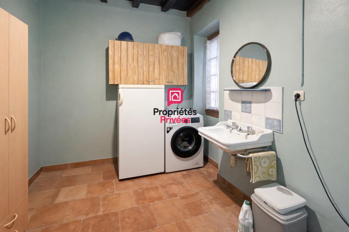 AUROS Propriété à rénover avec dépendances sur 10 hectares 7