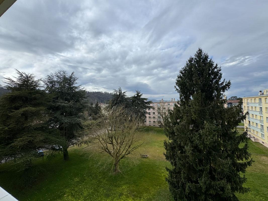 BOURGOIN-JALLIEU Appartement Bourgoin Jallieu 3-4 pièces 62 m2 12
