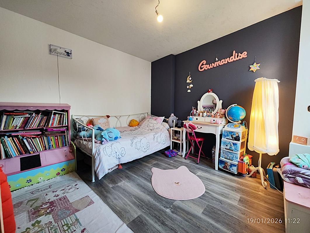 CHAUDRON-EN-MAUGES Maison 184 m² env.- 5 chambres -2 garages - abris et jardin 13