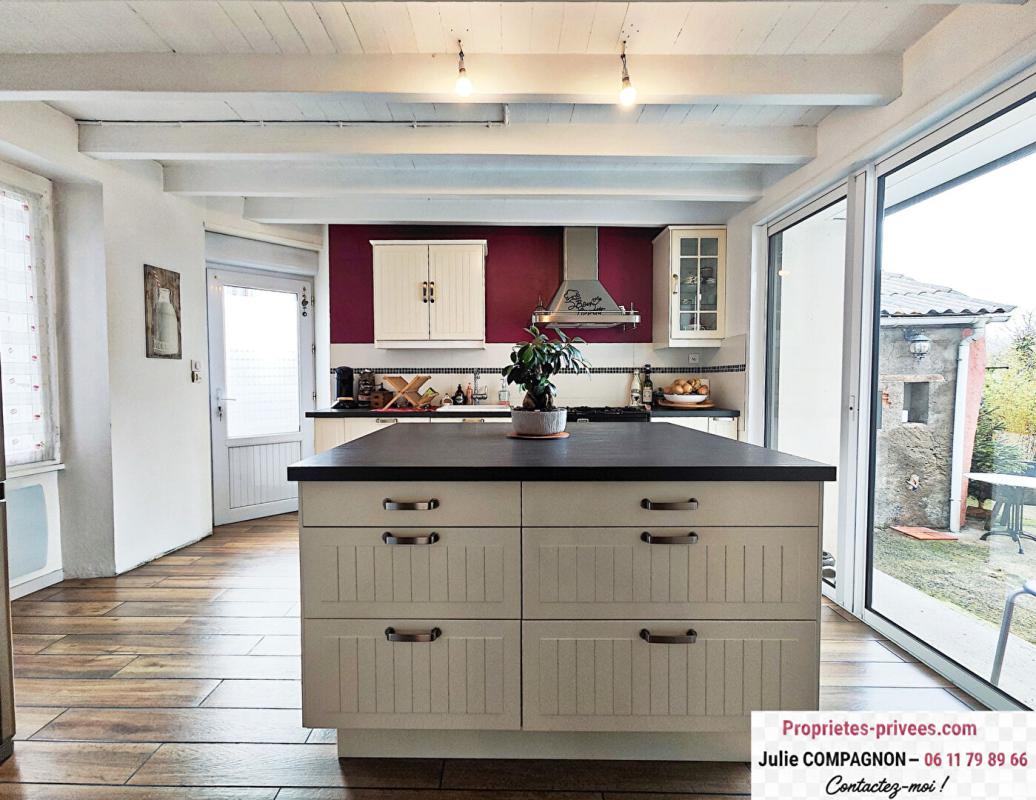 CHAUDRON-EN-MAUGES Maison 184 m² env.- 5 chambres -2 garages - abris et jardin 6