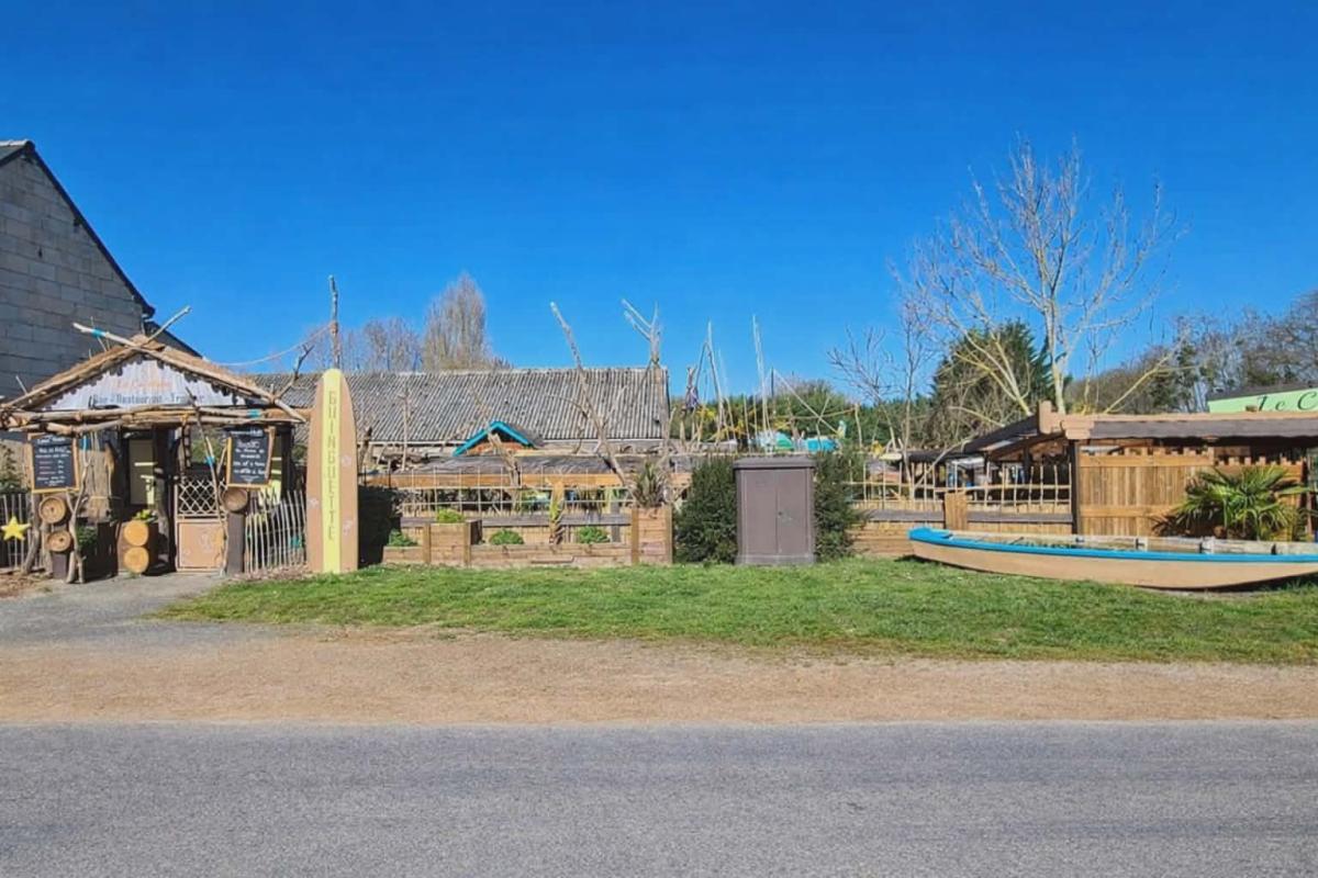 SAUMUR SAINT MARTIN DE LA PLACE - MURS COMMERCIAUX LIBRES 272 m2 2