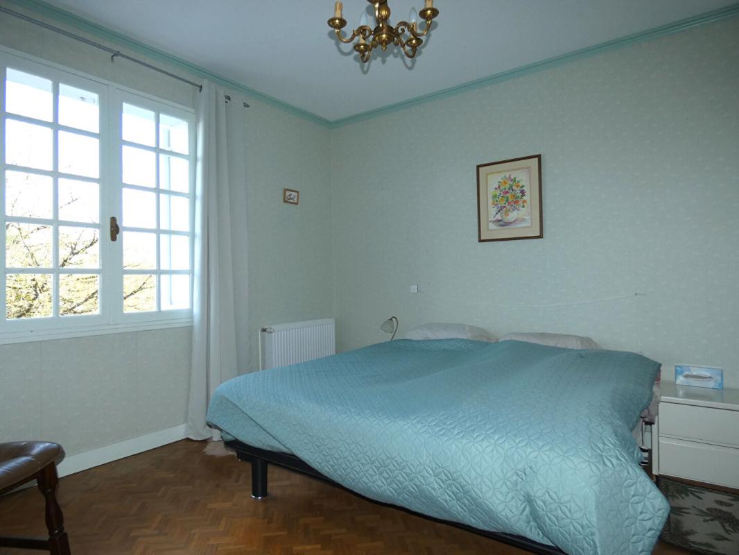 HAUTEFORT Maison 150 m2 /4 chambres / sous-sol 127m² / terrain 1480m² 12
