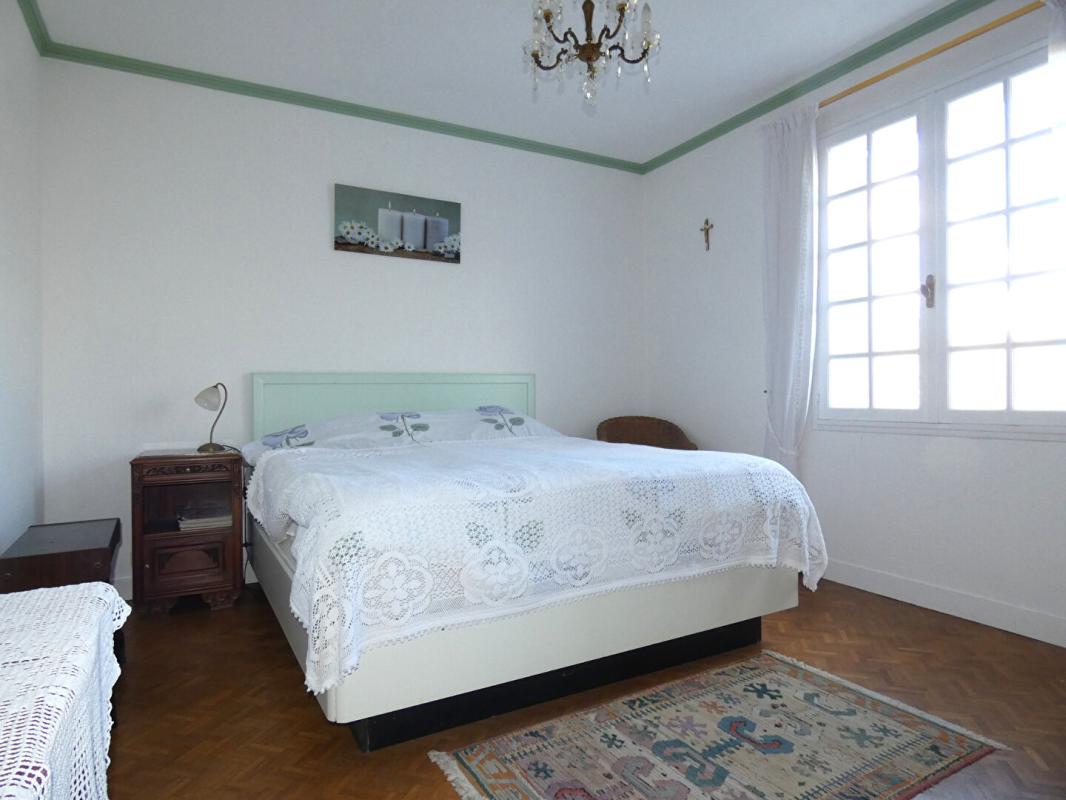 HAUTEFORT Maison 150 m2 /4 chambres / sous-sol 127m² / terrain 1480m² 13