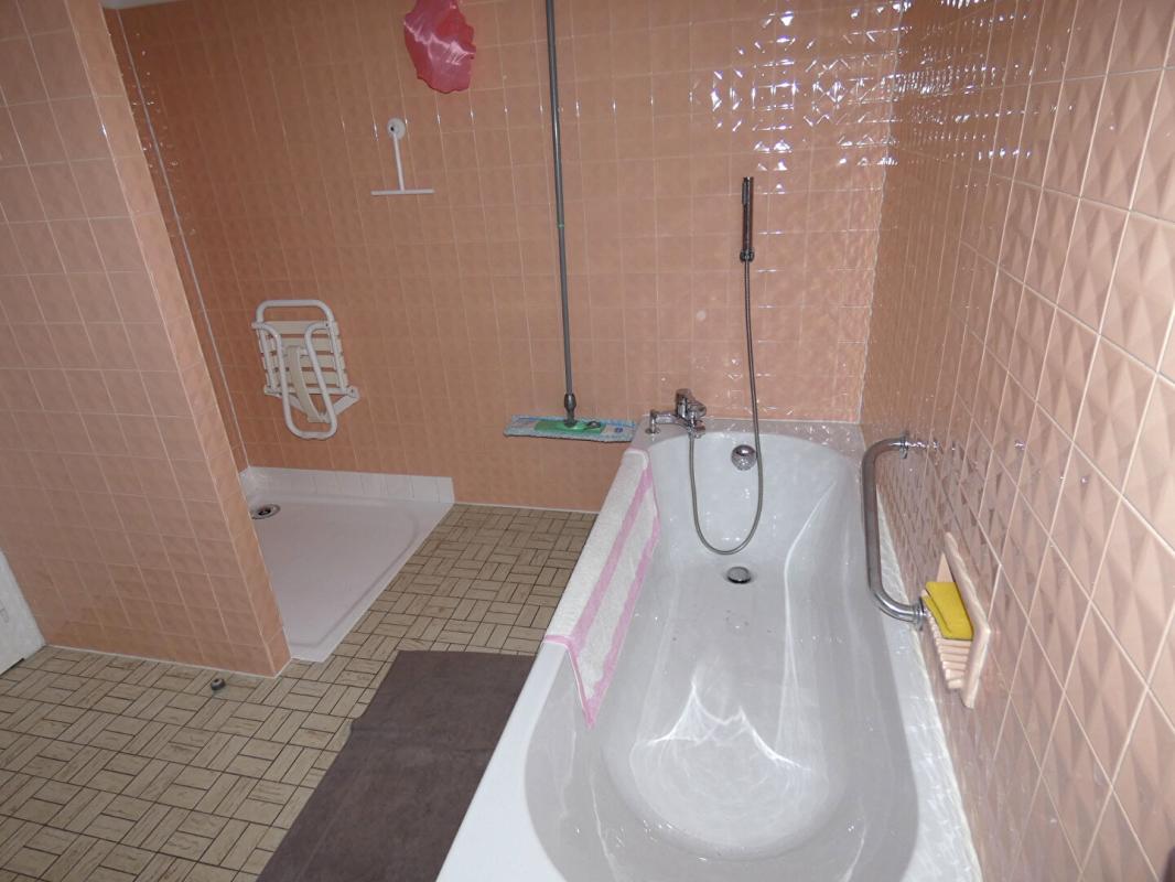 HAUTEFORT Maison 150 m2 /4 chambres / sous-sol 127m² / terrain 1480m² 15