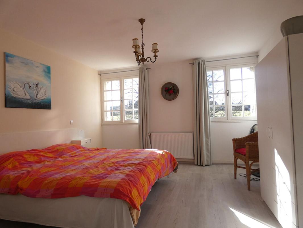 HAUTEFORT Maison 150 m2 /4 chambres / sous-sol 127m² / terrain 1480m² 17