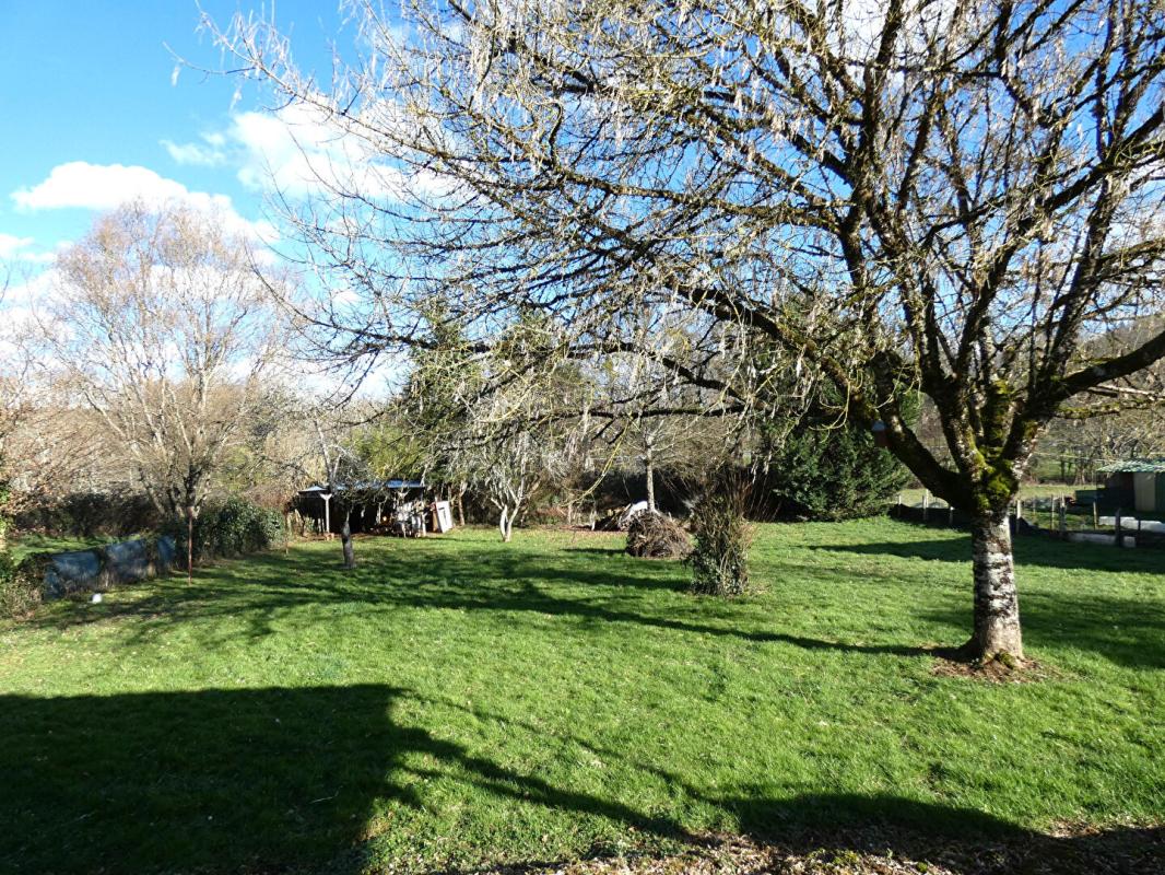 HAUTEFORT Maison 150 m2 /4 chambres / sous-sol 127m² / terrain 1480m² 5