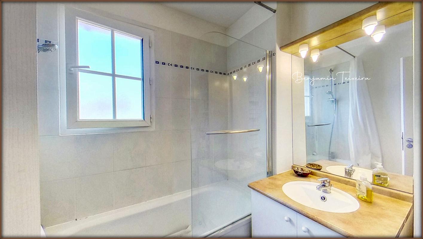 ROQUEBRUNE-SUR-ARGENS Maison Roquebrune Sur Argens 6 pièce(s) 96 m2 - 4 chambres dont 1 de plain-pied + Parking privé 12