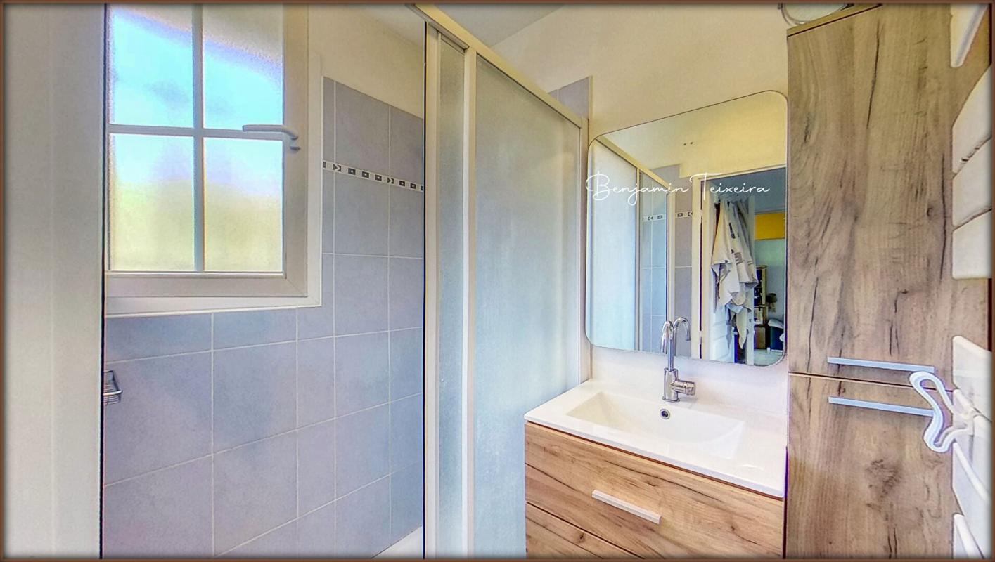 ROQUEBRUNE-SUR-ARGENS Maison Roquebrune Sur Argens 6 pièce(s) 96 m2 - 4 chambres dont 1 de plain-pied + Parking privé 13