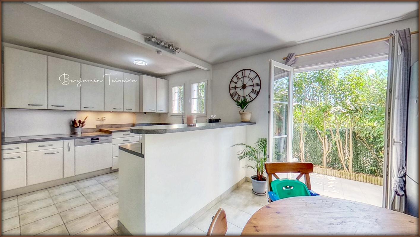 ROQUEBRUNE-SUR-ARGENS Maison Roquebrune Sur Argens 6 pièce(s) 96 m2 - 4 chambres dont 1 de plain-pied + Parking privé 3