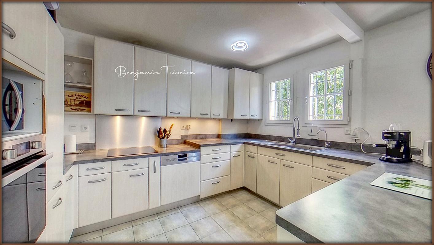 ROQUEBRUNE-SUR-ARGENS Maison Roquebrune Sur Argens 6 pièce(s) 96 m2 - 4 chambres dont 1 de plain-pied + Parking privé 4