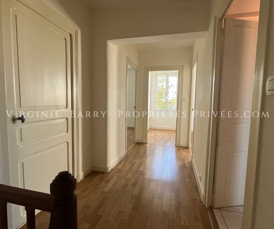 BORDS MAISON FAMILIALE 5 CHAMBRES AVEC GARAGE XXL - IDÉALE FAMILLE OU ARTISAN ! 9