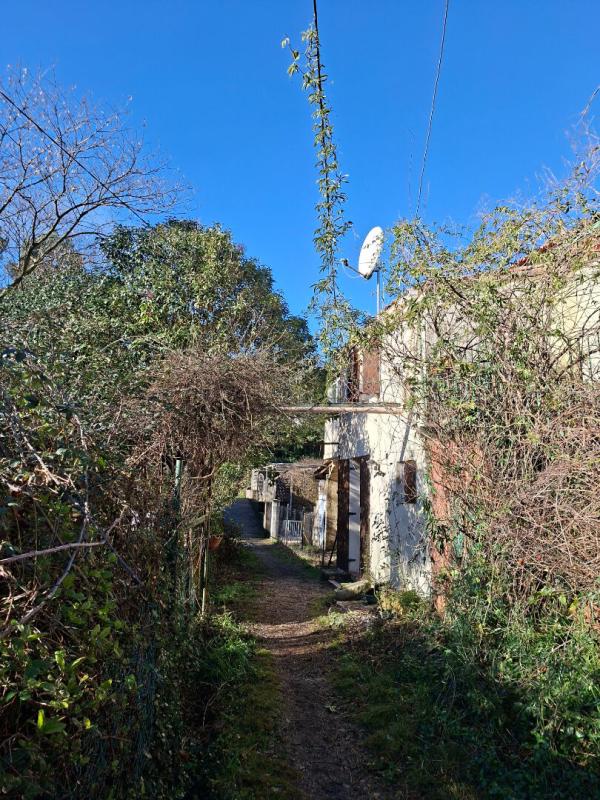 LAVAL-PRADEL A vendre Laval Pradel maison de village mitoyenne de 77 m2 avec jardinet de 60 m2 1