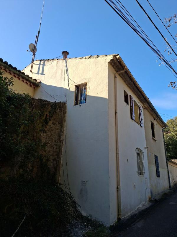 LAVAL-PRADEL A vendre Laval Pradel maison de village mitoyenne de 77 m2 avec jardinet de 60 m2 4