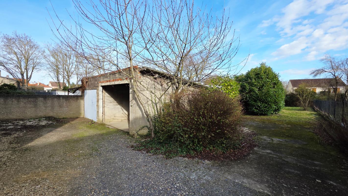 BOURGES BOURGES MAISON 105M² 4 CHAMBRES GARAGES JARDIN 13