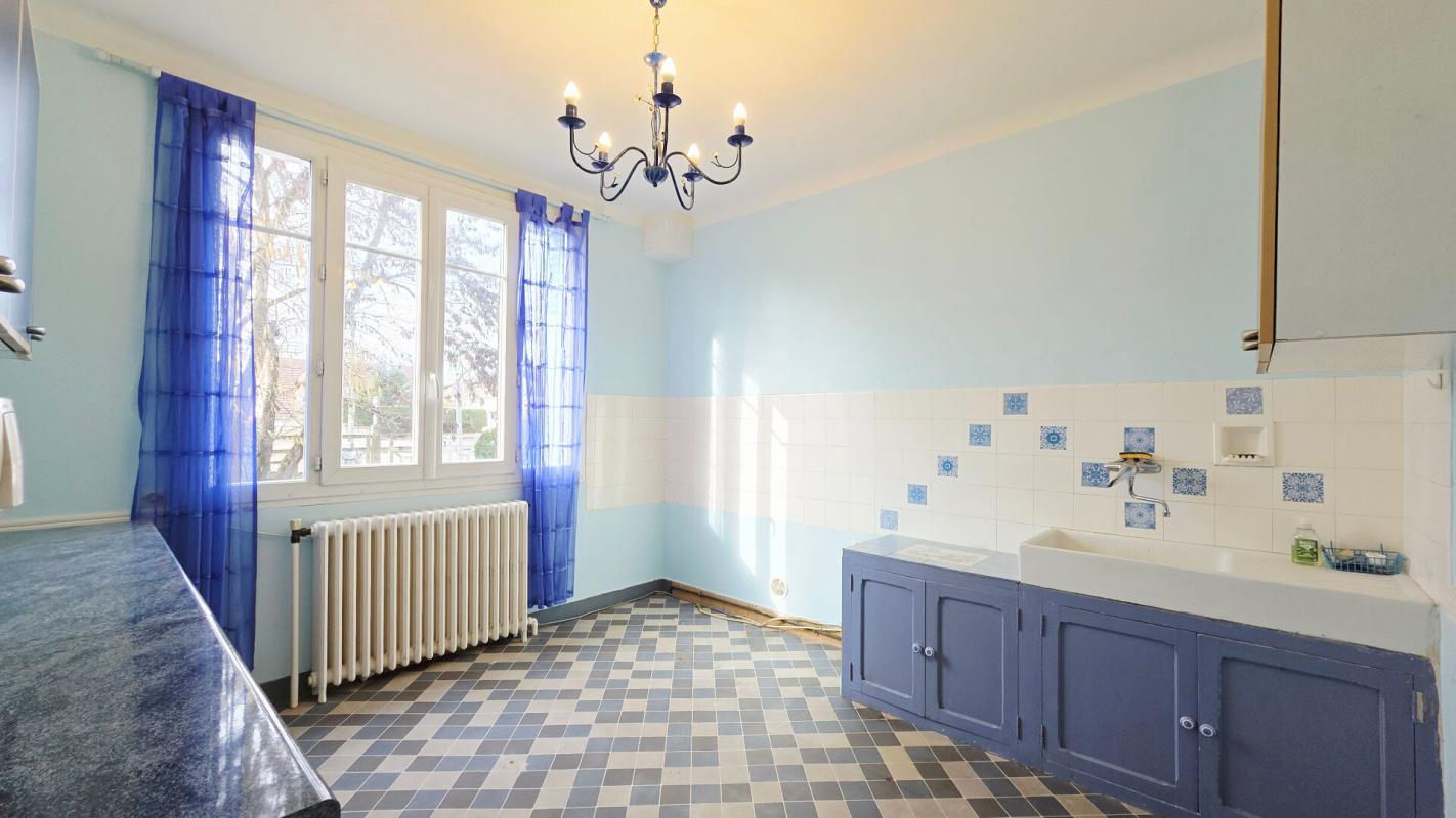 BOURGES BOURGES MAISON 105M² 4 CHAMBRES GARAGES JARDIN 6