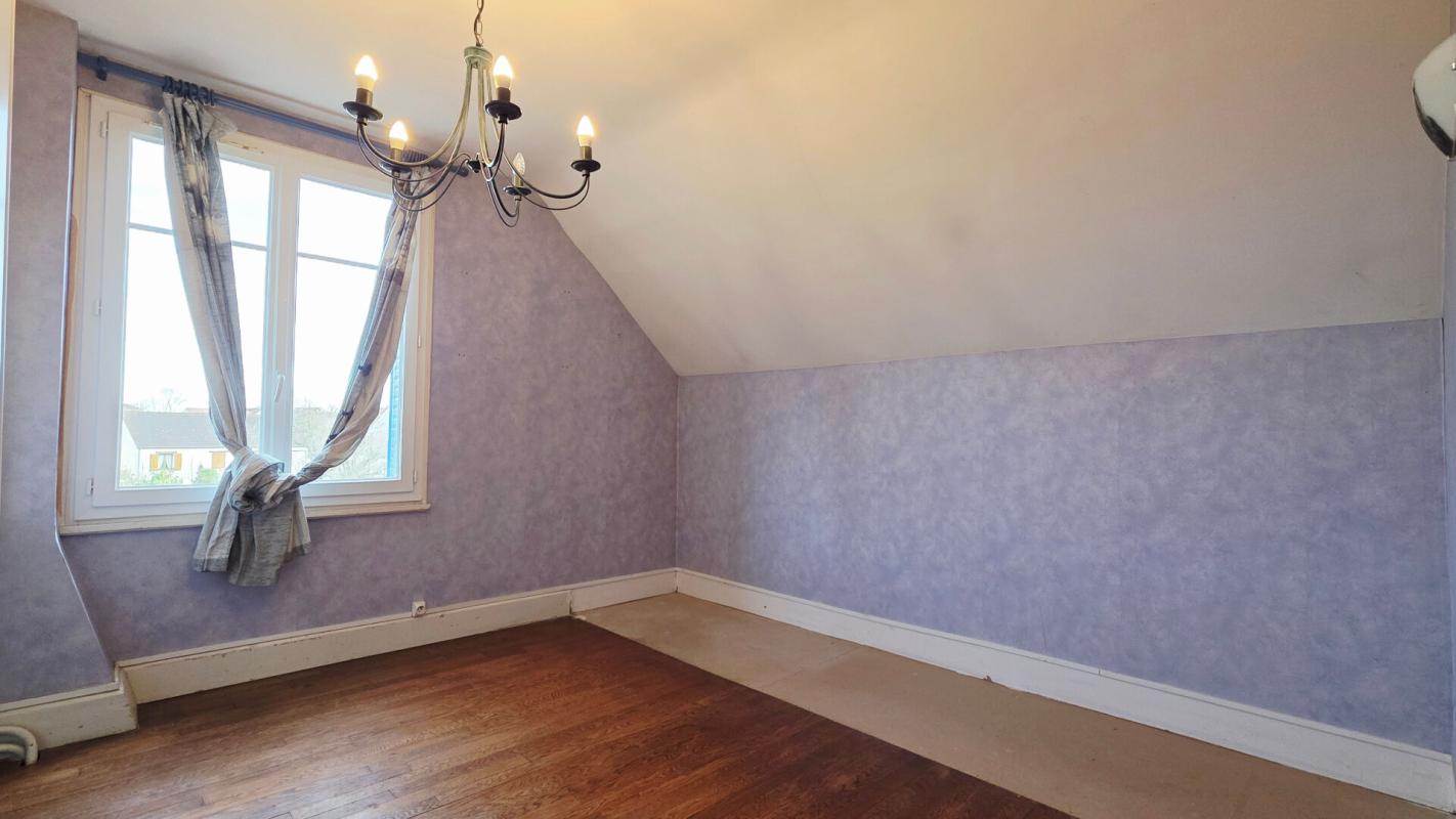 BOURGES BOURGES MAISON 105M² 4 CHAMBRES GARAGES JARDIN 9