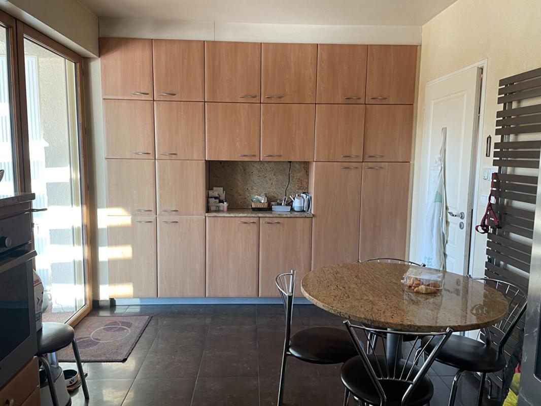 LIMOGES Maison Limoges 10 pièce(s) 221 m2, 5 chambres 8