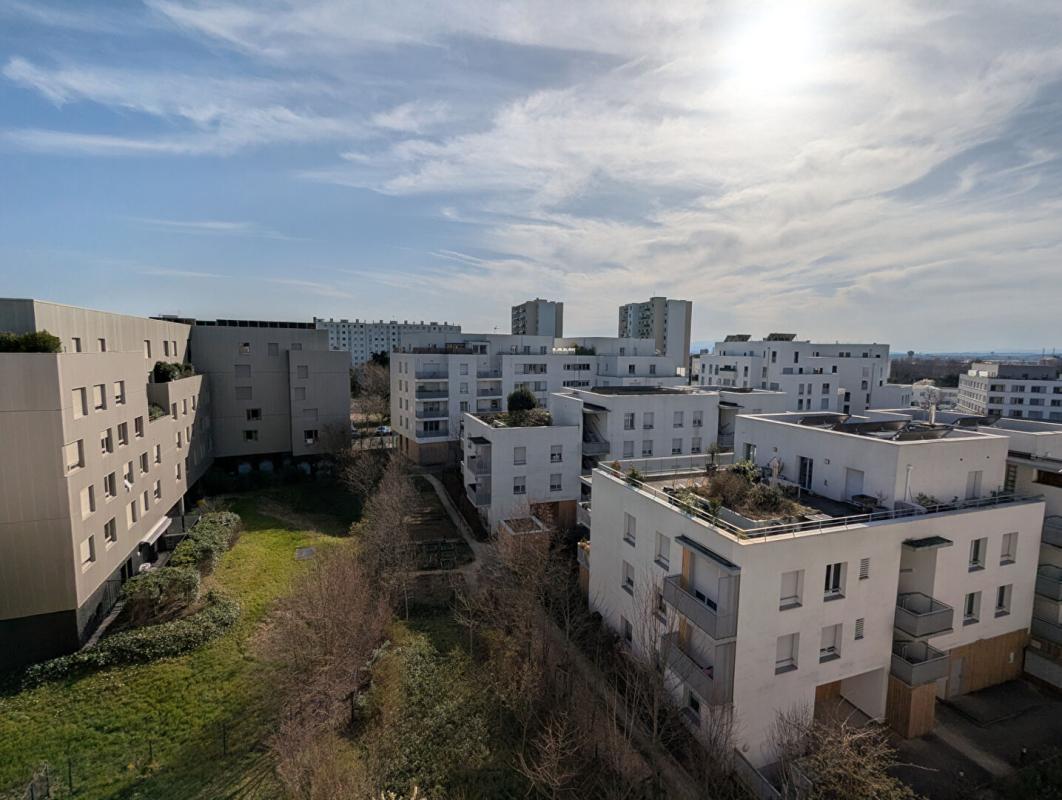 SAINT-PRIEST Appartement 3 pièces avec terrasse de 40 m² Saint-Priest 1