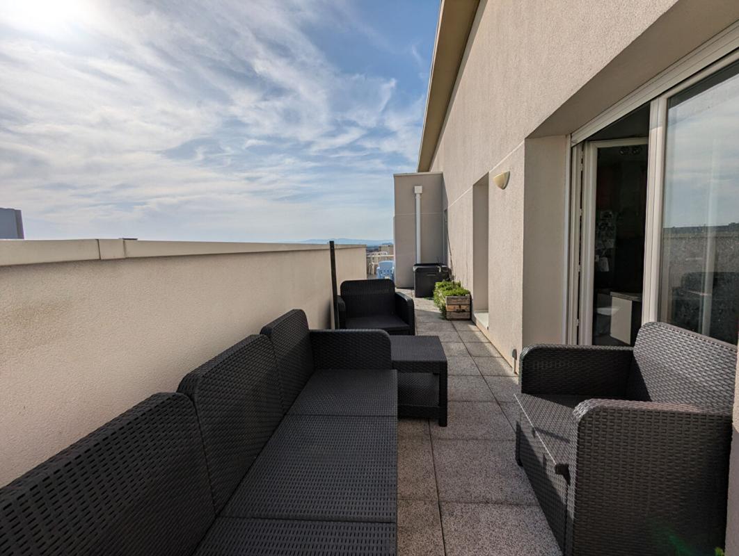 SAINT-PRIEST Appartement 3 pièces avec terrasse de 40 m² Saint-Priest 3