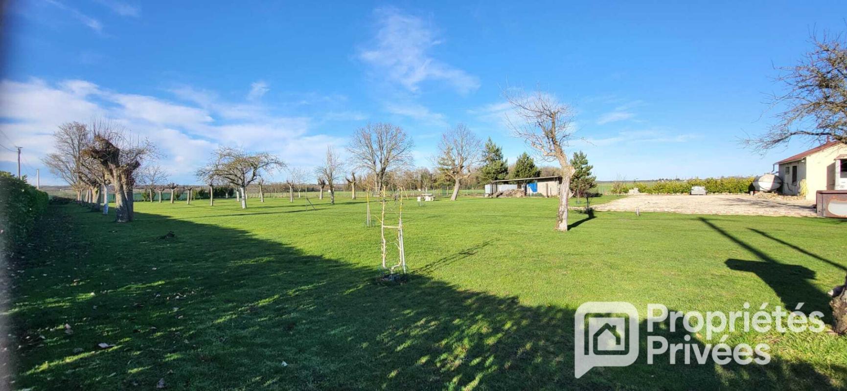 VERNEUIL-SUR-AVRE Grande maison traditionnelle et dépendances 17