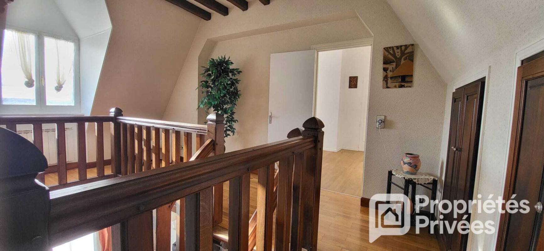 VERNEUIL-SUR-AVRE Grande maison traditionnelle et dépendances 6