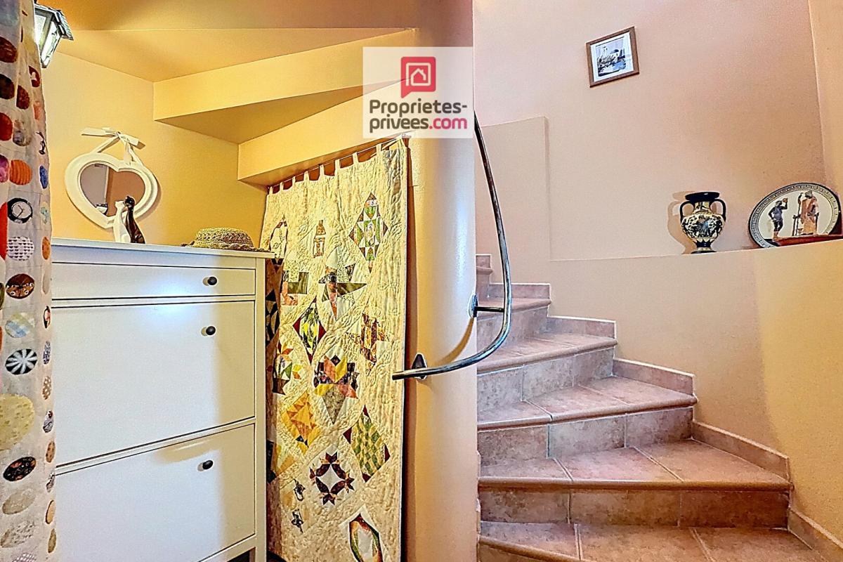 LOURMARIN Superbe T2-3 avec terrasse et parking en sous-sol 10