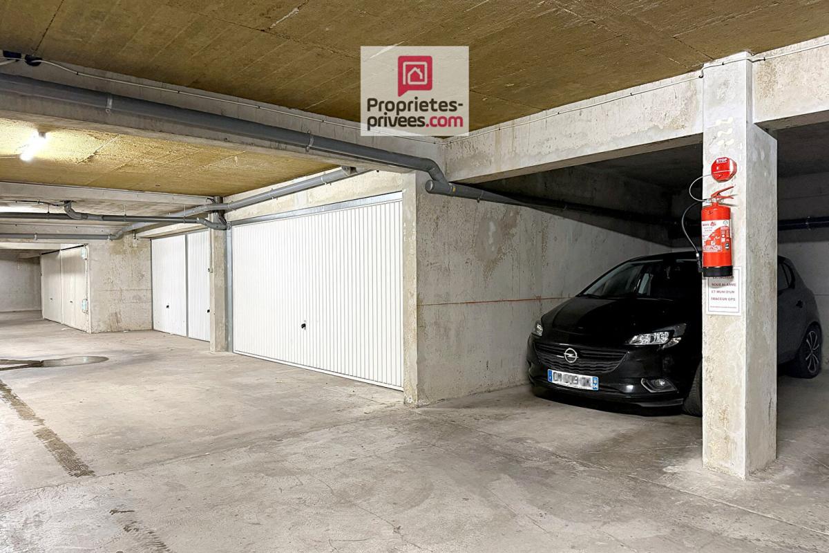 LOURMARIN Superbe T2-3 avec terrasse et parking en sous-sol 12