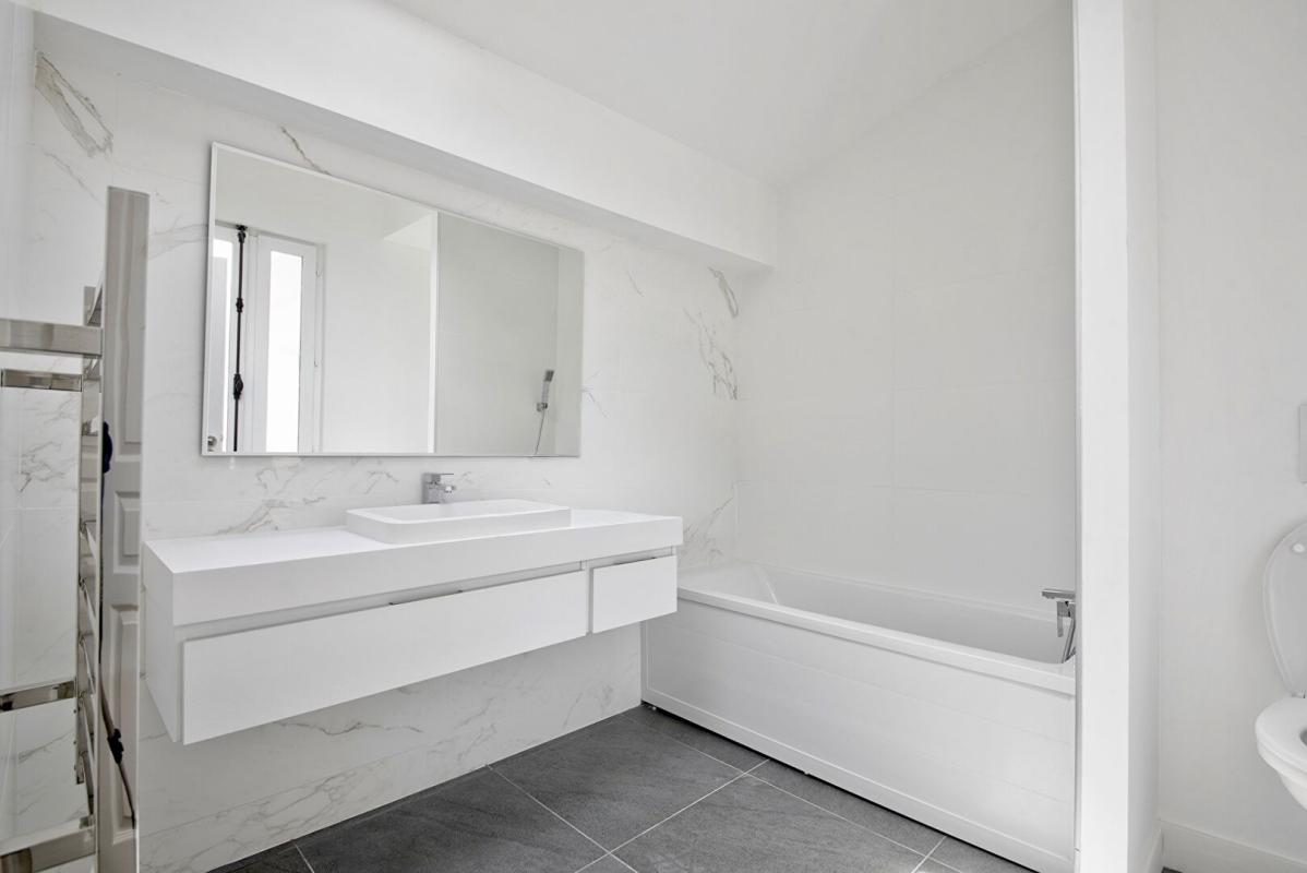 BORDEAUX T2 lumineux 59 m² ? Vue Église Saint-Michel ? Bordeaux centre historique 10