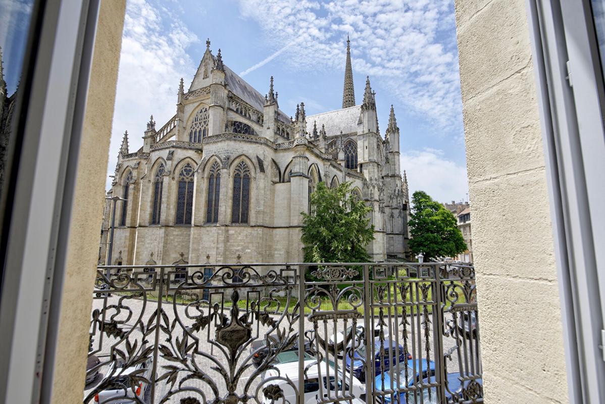 BORDEAUX T2 lumineux 59 m² ? Vue Église Saint-Michel ? Bordeaux centre historique 12