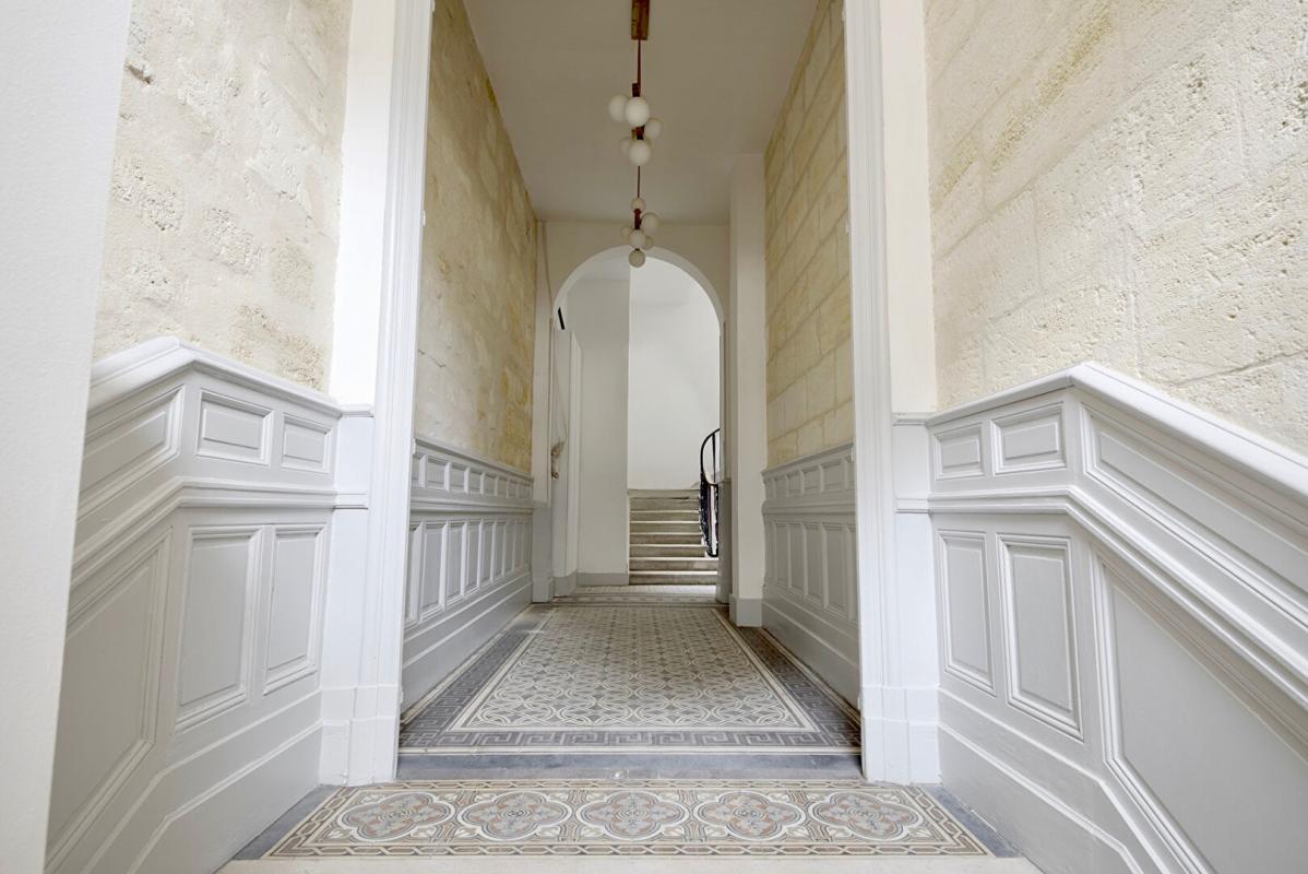 BORDEAUX T2 lumineux 59 m² ? Vue Église Saint-Michel ? Bordeaux centre historique 5