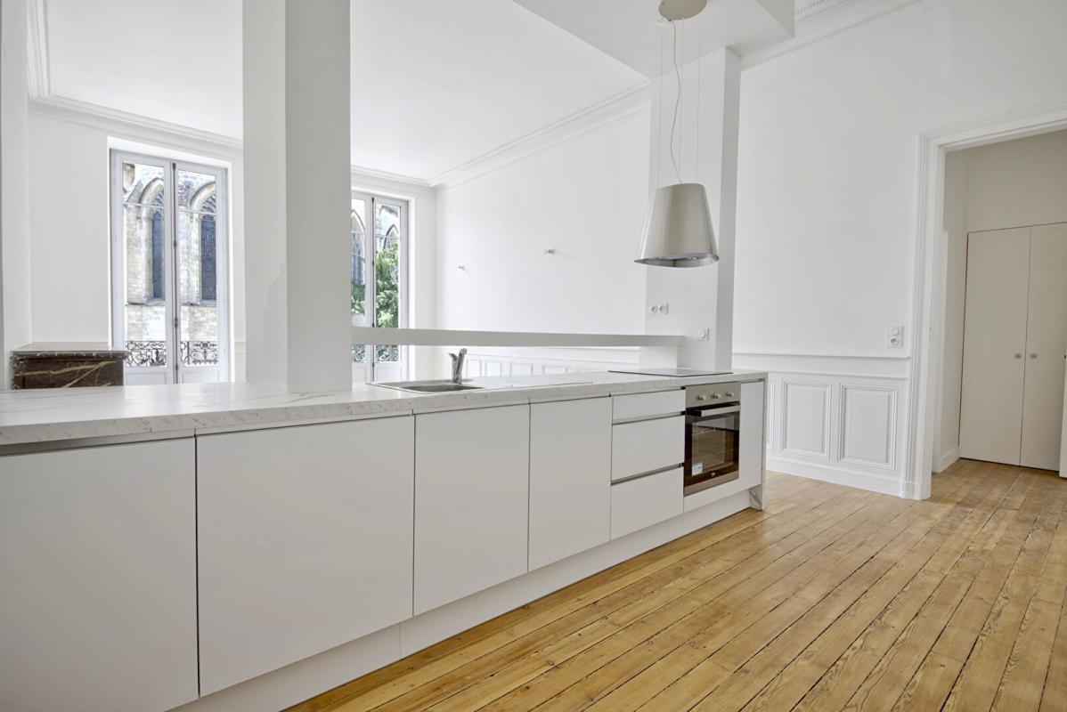 BORDEAUX T2 lumineux 59 m² ? Vue Église Saint-Michel ? Bordeaux centre historique 6