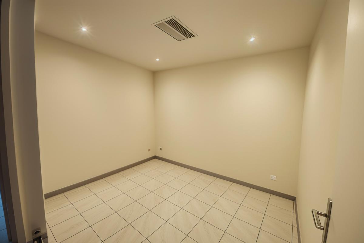 CADENET Immeuble  (local commercial et appartement) à Cadenet  135m² - 197 000 8