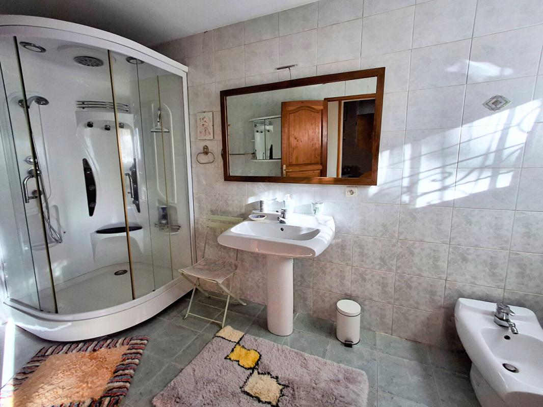 GENERAC Maison 7 pièces 225 m2 avec piscine et possibilité de faire 2 logements! 10