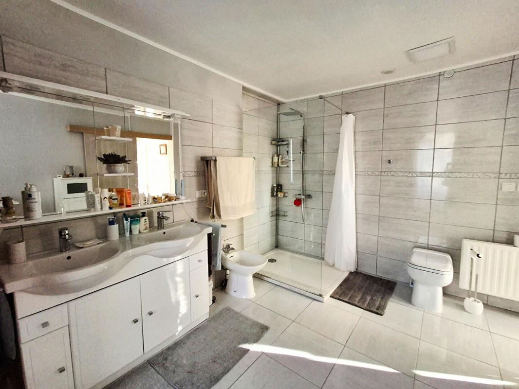 GENERAC Maison 7 pièces 225 m2 avec piscine et possibilité de faire 2 logements! 7