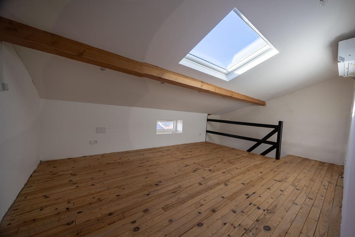 LONGESSAIGNE Maison de caractère : Un balcon sur la nature et un potentiel à sculpter 12